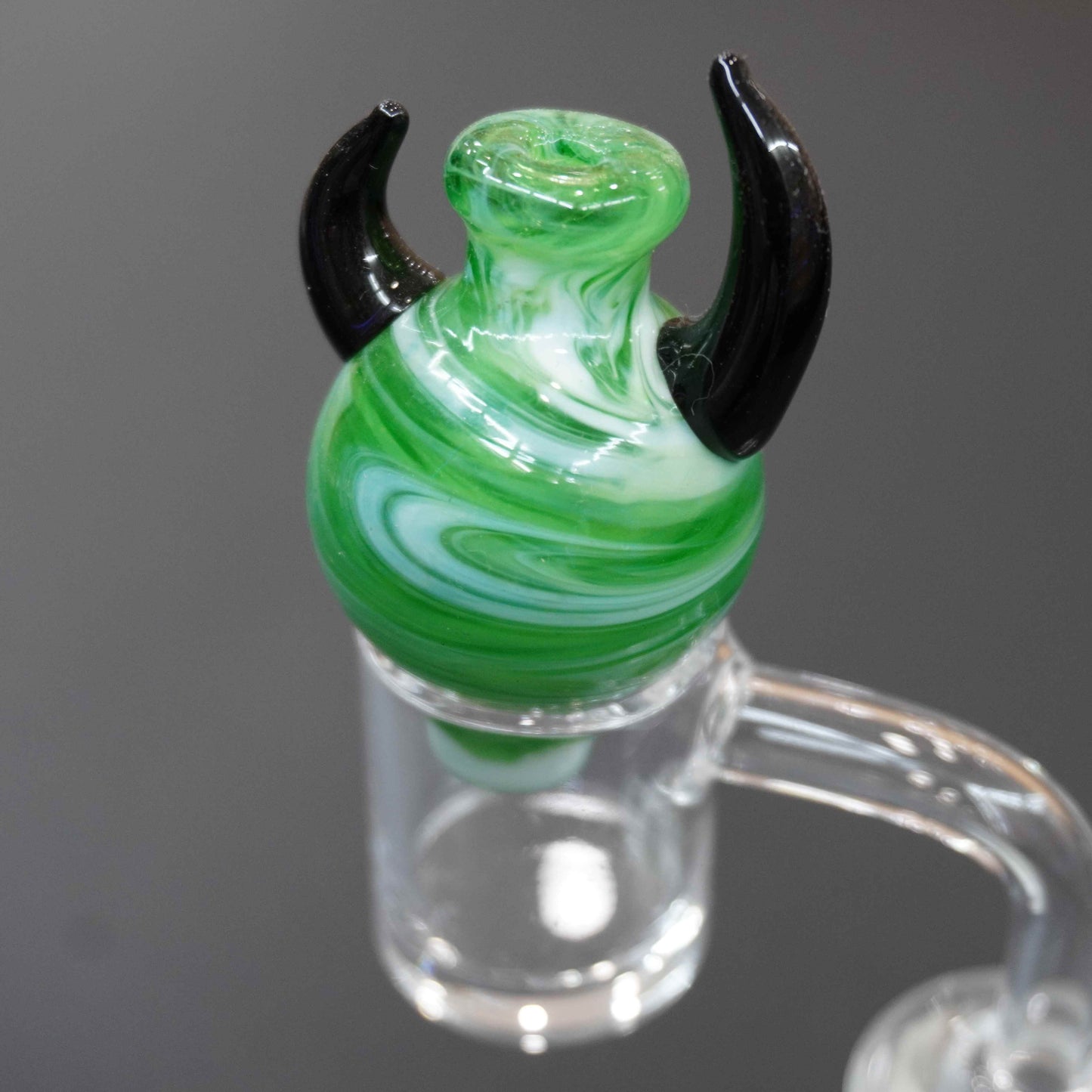 Horned carb cap