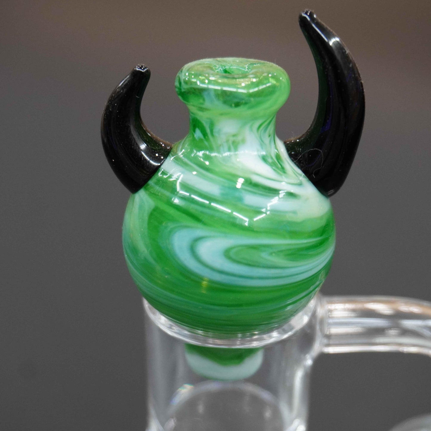 Horned carb cap