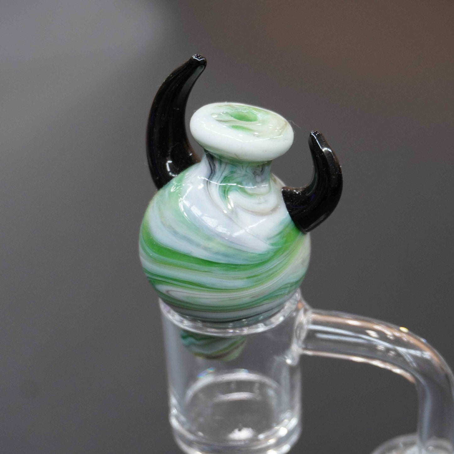 Horned carb cap