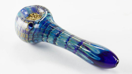 How to Clean a Glass Pipe after Smoking