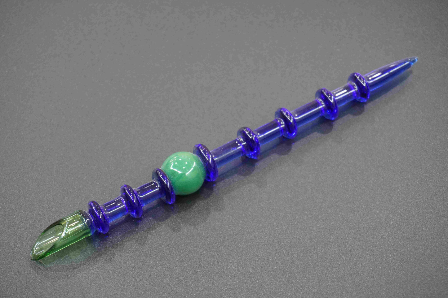 Glass dab tool with scoop